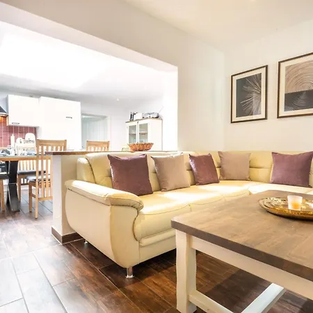 Будинок відпочинку &quothus Oetti&quot *